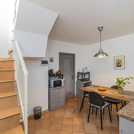Lägenhet Casa Lella Con Giardino E Parcheggio Privato Finale Ligure