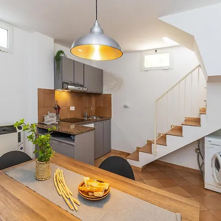 Lägenhet Casa Lella Con Giardino E Parcheggio Privato Finale Ligure
