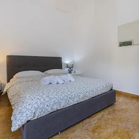 Casa Lella Con Giardino E Parcheggio Privato Finale Ligure