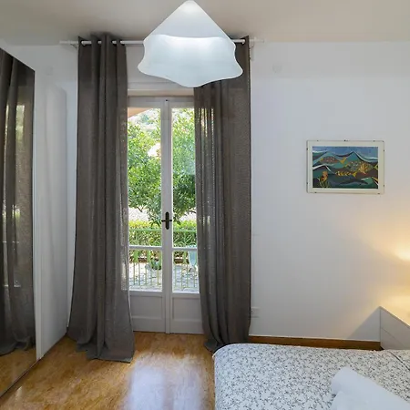 Lägenhet Casa Lella Con Giardino E Parcheggio Privato Finale Ligure