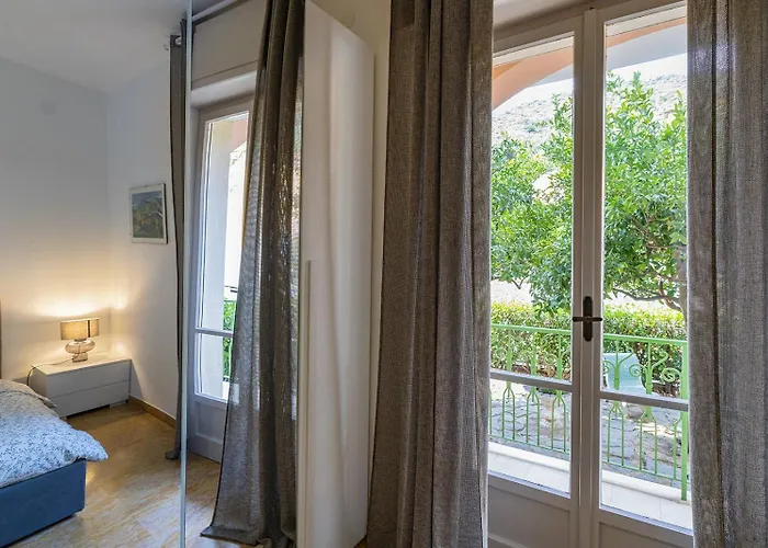 Casa Lella Con Giardino E Parcheggio Privato Finale Ligure